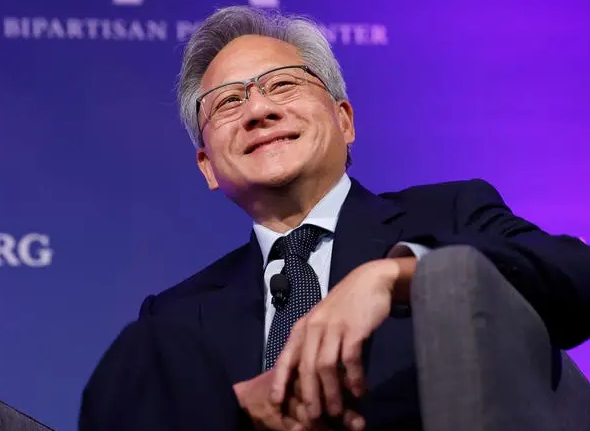 黄仁勋:错失中国市场将损失巨大 英伟达会如何绕开美国封锁保住中国市场