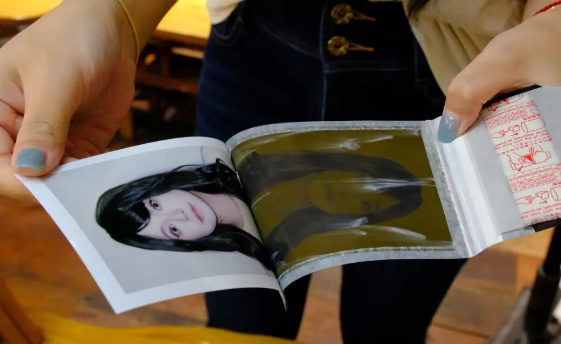 纸片茅台爆火催热撕拉片约拍 什么是撕拉片为何单价那么贵 纸片茅台爆火催热撕拉片约拍 什么是撕拉片为何单价那么贵