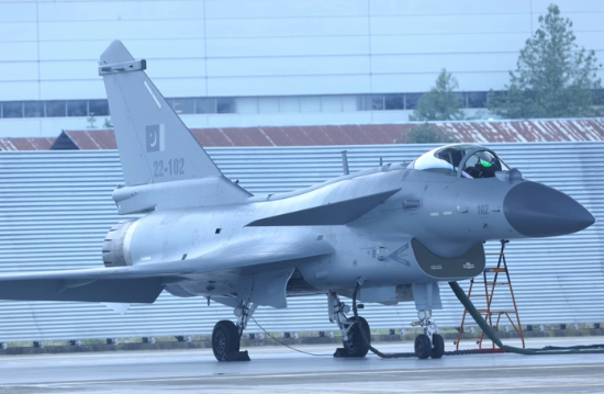 歼-10CE登上中国展台C位 中国先进武器正在改变国际军工格局