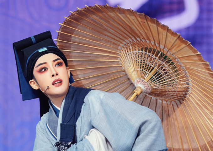 章子怡素颜带女儿看陈丽君演出 “国际影后”被陈丽君圈粉 章子怡素颜带女儿看陈丽君演出 “国际影后”被陈丽君圈粉