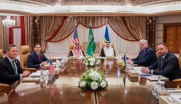 俄乌欧都开始“哄”特朗普 特朗普及团队多次威胁要退出俄乌斡旋