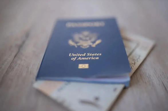 特朗普全面暂停12国公民进入美国 哪国公民不能进入美国？