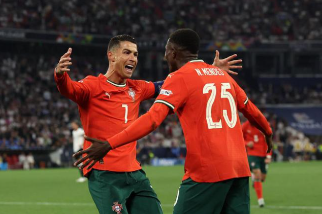 葡萄牙2-1逆转德国进欧国联决赛 C罗助力葡萄牙登顶进球王宝座！