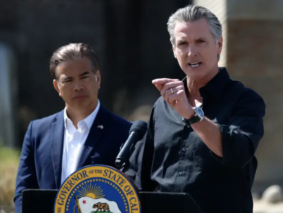 加州州长指责特朗普政府“独裁” 加州州长要求特朗普撤回国民警卫队