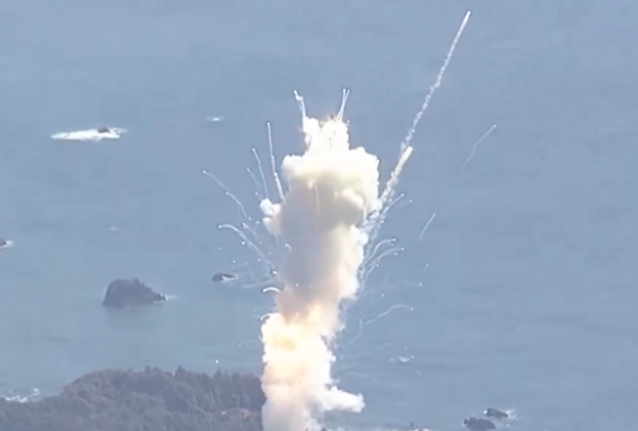 日本火箭发射5秒后爆炸 数百亿日元瞬间灰飞烟灭