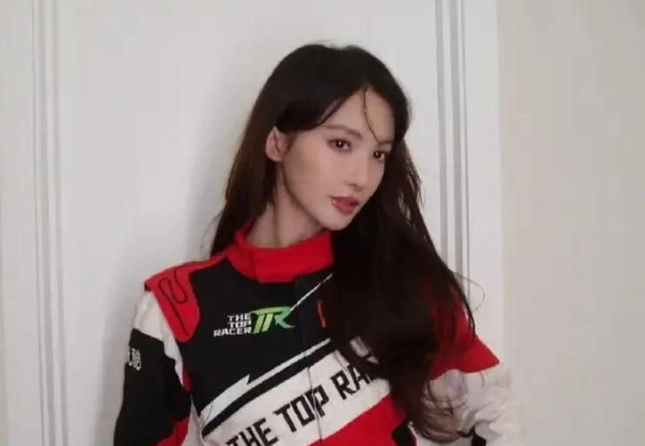 金晨赛车故障无缘比赛痛哭 金晨赛车诠释新时代女性力量 金晨赛车故障无缘比赛痛哭 金晨赛车诠释新时代女性力量