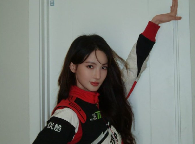 金晨赛车故障无缘比赛痛哭 金晨赛车诠释新时代女性力量 金晨赛车故障无缘比赛痛哭 金晨赛车诠释新时代女性力量