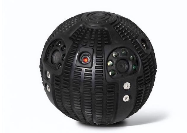 球形机器人亮相苏超赛场 球形机器人首秀苏超！