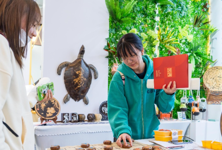 这届年轻人为什么爱非遗 非遗如何成为“新国潮”主力？