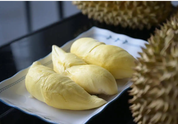 台风蝴蝶致三亚榴莲掉满地 被台风吹落的榴莲还能吃吗？