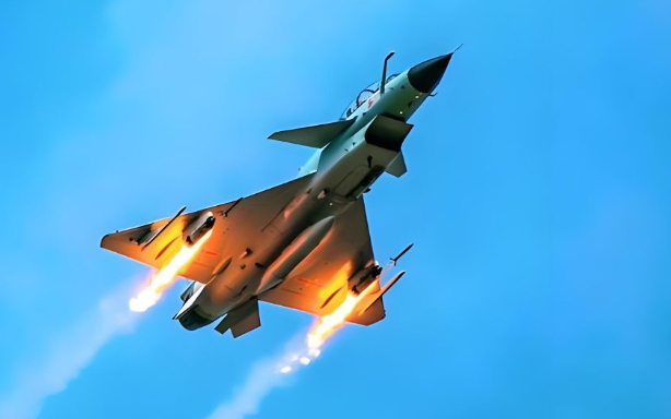 中国战机亮相巴黎哪一款最受关注?巴黎航展见证中国航空高光时刻