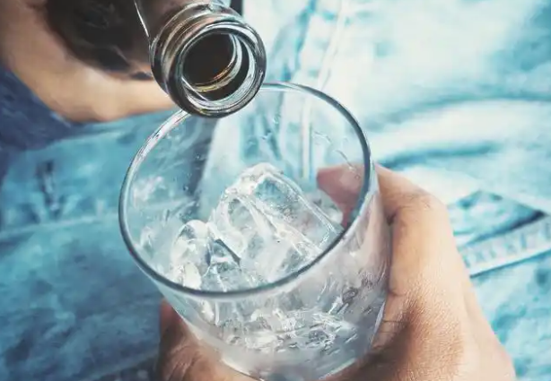 喝冰水会变笨吗?夏天经常喝冰水会让大脑变笨