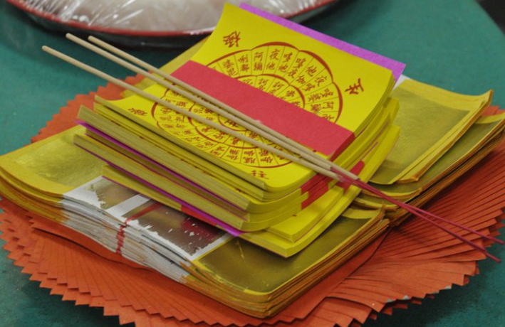 中国冥币在海外爆火!中国冥币一沓在亚马逊售价高达20美元