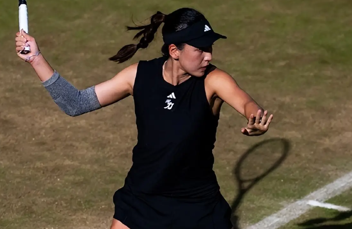 王欣瑜横扫郑钦文苦主高芙，震惊世界网坛并创造历史