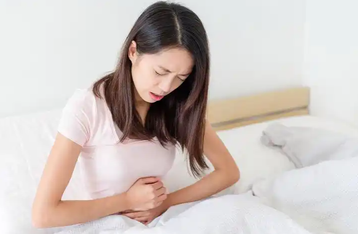 痛经是子宫太想保护你 科学应对才能守护生育力