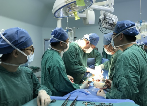 男子血管内取出鸡爪斑块 40岁以上人群建议体检中加做这项检查