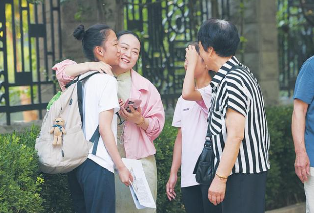 北京11万余名考生迎来新中考 道德与法治开卷考试