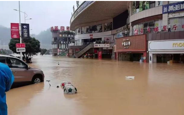 贵州榕江城区大面积被淹 贵州榕江最大商场被淹没
