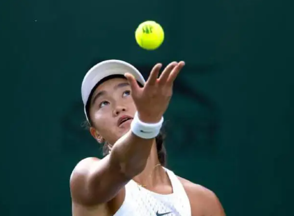 王曦雨近4年首次无缘温网正赛 王曦雨止步次轮全场陷发球困境