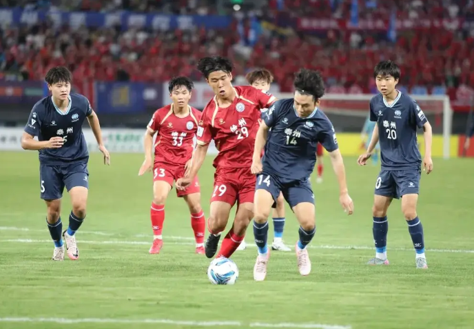 苏超最新排名及积分榜出炉 徐州队2-1险胜泰州 苏超最新排名及积分榜出炉 徐州队2-1险胜泰州