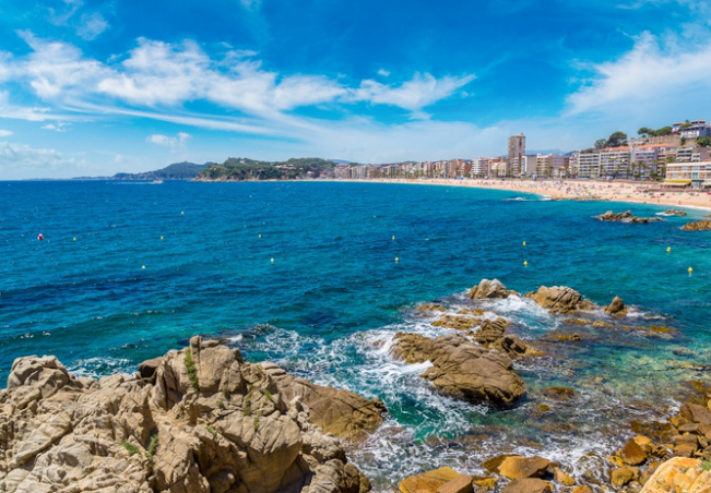 欧洲多国拉响高温警报 欧洲经历今夏第一波热浪 欧洲多国拉响高温警报 欧洲经历今夏第一波热浪