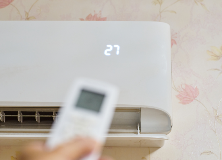 睡觉时开风扇比空调更健康 夏天睡觉时开窗还是开空调 睡觉时开风扇比空调更健康 夏天睡觉时开窗还是开空调