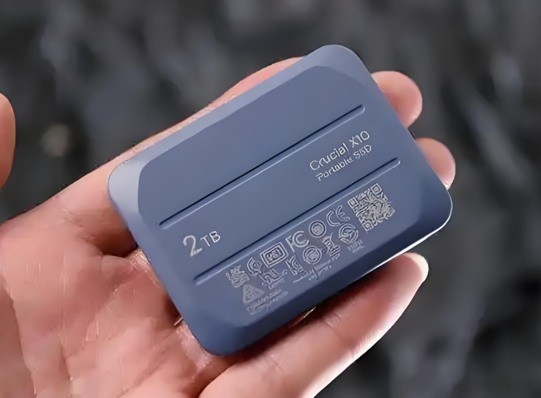 英睿达X10 移动SSD评测 英睿达X10轻薄小巧最大可选8TB容量