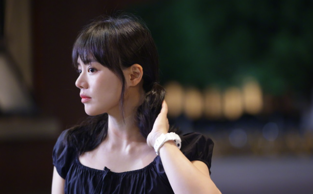 马思纯私服造型好邋遢 马思纯花少7路透马甲+半裙太女神了