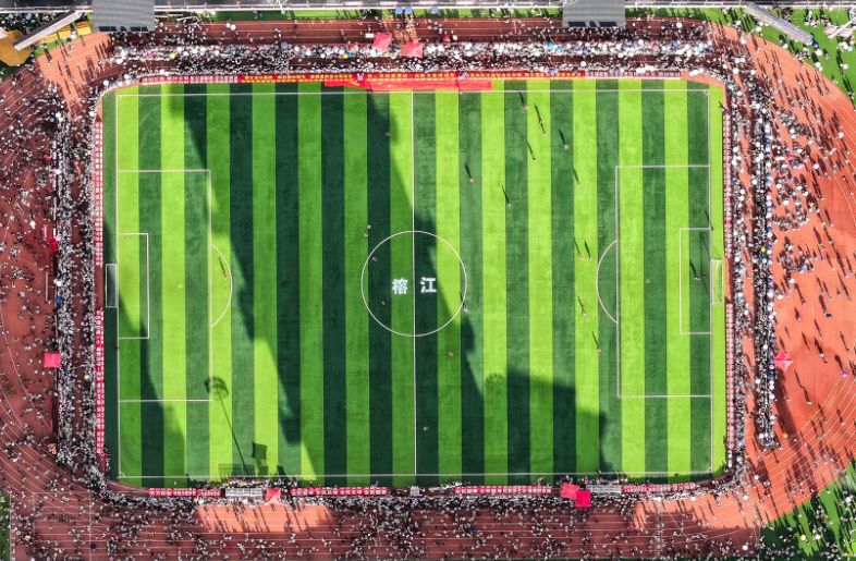 洪水退去村超球场重新亮灯 贵州榕江村超球场重新亮灯