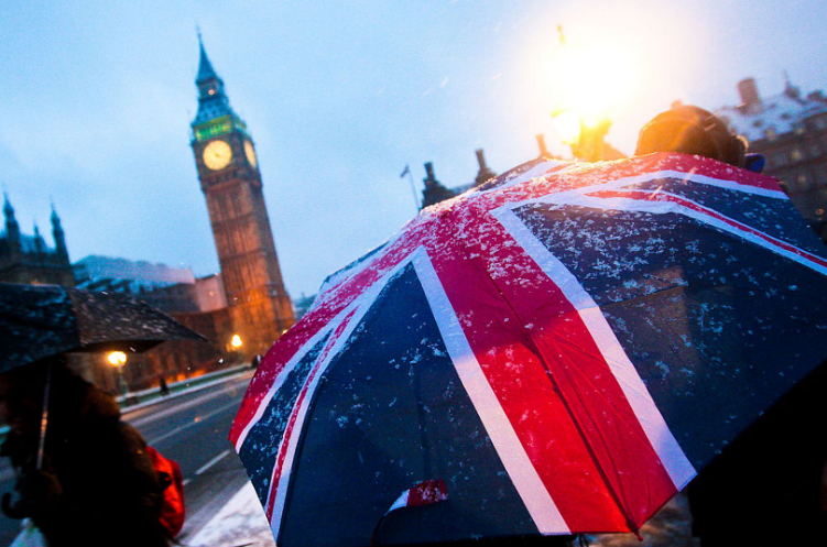 英国经历有记录以来最热6月 英国迎来2025年最热一天 英国经历有记录以来最热6月 英国迎来2025年最热一天