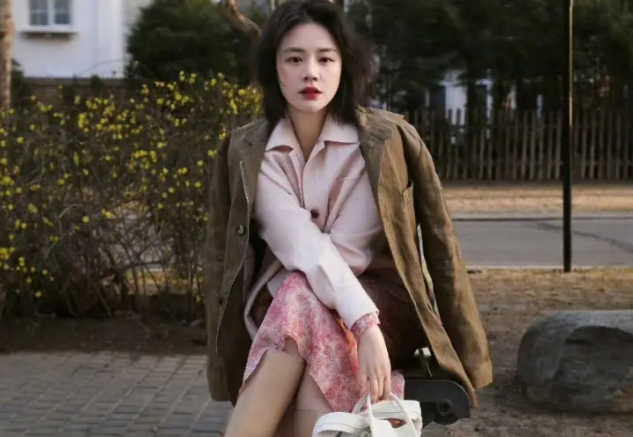 马思纯私服造型好邋遢 马思纯花少7路透马甲+半裙太女神了