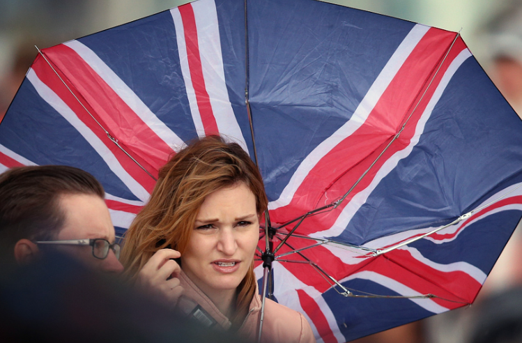 英国经历有记录以来最热6月 英国迎来2025年最热一天 英国经历有记录以来最热6月 英国迎来2025年最热一天