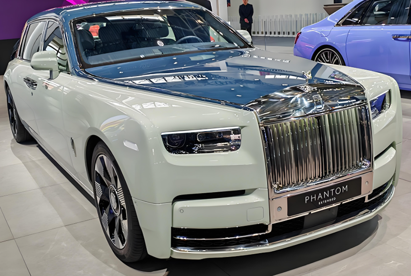 劳斯莱斯发布定制版幻影 全球仅1台！劳斯莱斯幻影定制版登场！