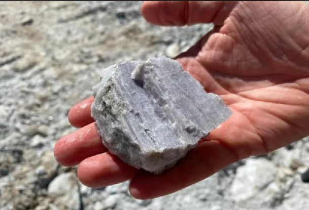 湖南郴州探获4.9亿吨锂矿石!湖南临武探获超大型锂矿“宝藏”