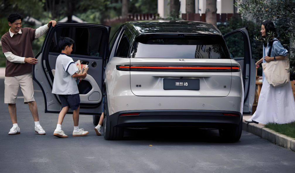 理想i8上市倒计时！720km纯电续航+10分钟充500km理想i8将于7月29日正式上市！