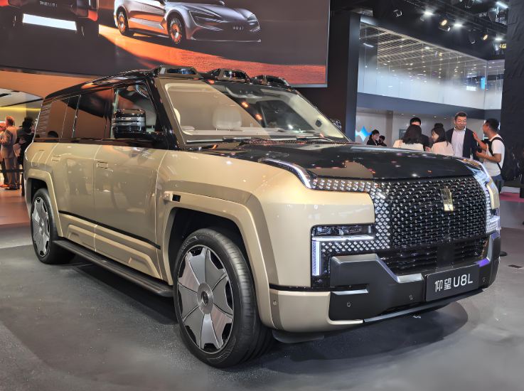 比亚迪旗下百万级新车仰望U8L实车亮相！仰望U8L细节大起底，这波值不值？