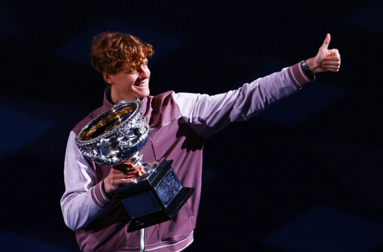 辛纳夺得温网男单冠军 2025温网男单决赛观众席名流云集 辛纳夺得温网男单冠军 2025温网男单决赛观众席名流云集