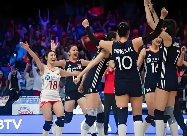 中国女排3-2逆转美国!3:2绝杀!中国女排“让二追三”打哭美国队! 中国女排3-2逆转美国!3:2绝杀!中国女排“让二追三”打哭美国队!