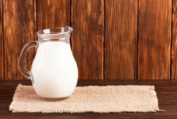 女子网购未杀菌现挤鲜奶直接喝 感染布病反复发烧咳嗽