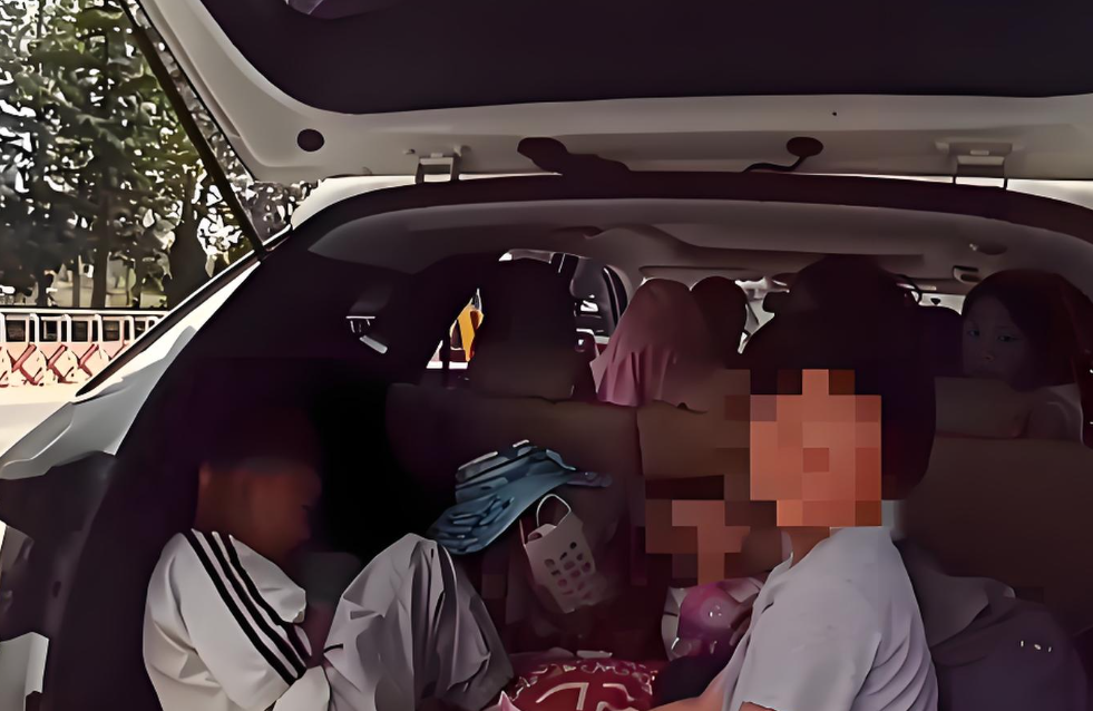 9岁男孩被亲爸后妈安排坐在后备箱 生父回应把孩子塞后备箱:不会道歉
