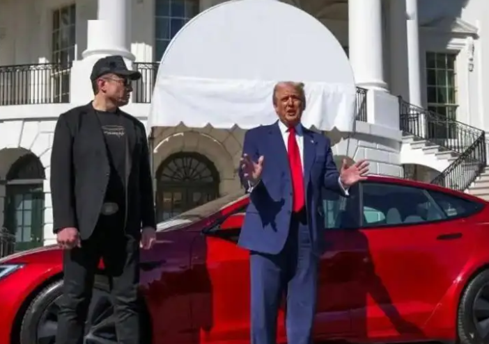 马斯克与特朗普争执后更换手机号 特朗普和马斯克的博弈