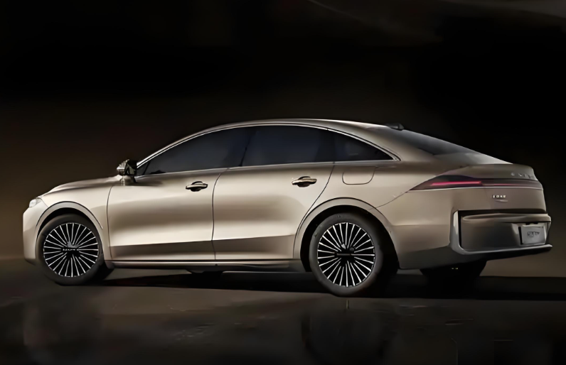 荣威中大型轿车M7 DMH实车首秀!荣威M7 DMH实车定位高端或下半年上市! 荣威中大型轿车M7 DMH实车首秀!荣威M7 DMH实车定位高端或下半年上市!