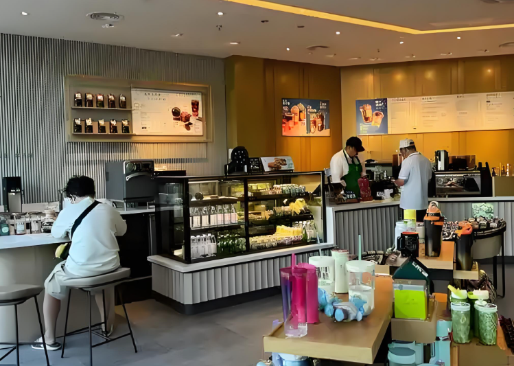 星巴克推出免费自习室冲上热搜!多家星巴克门店:自习室不用付费入座! 星巴克推出免费自习室冲上热搜!多家星巴克门店:自习室不用付费入座!