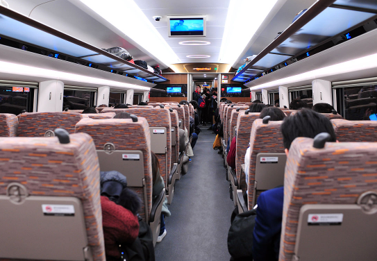 高铁座椅套平均120到180天换一次 高铁座椅椅套卫生情况引发广泛关注