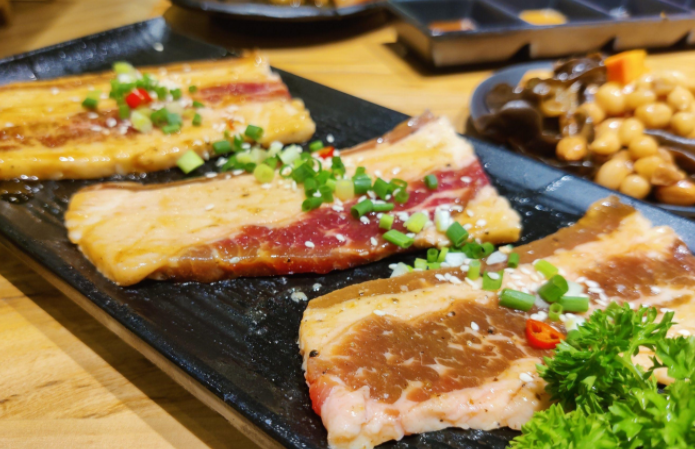 韩国烤肉店一片肥肉70多元人民币 韩国网友纷纷谴责 韩国烤肉店一片肥肉70多元人民币 韩国网友纷纷谴责