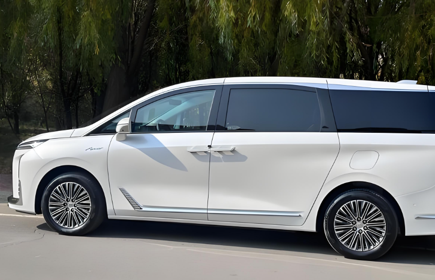 别克全新GL8陆尊谍照曝光!别克全新GL8陆尊首搭5C超充技术 10%-65%仅需15分钟! 别克全新GL8陆尊谍照曝光!别克全新GL8陆尊首搭5C超充技术 10%-65%仅需15分钟!