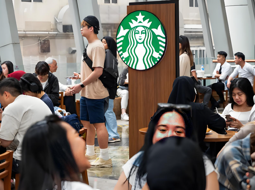 星巴克推出免费自习室冲上热搜!多家星巴克门店:自习室不用付费入座! 星巴克推出免费自习室冲上热搜!多家星巴克门店:自习室不用付费入座!