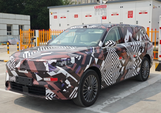魏牌旗舰SUV谍照曝光:三排家用全尺寸!魏牌旗舰SUV5.3米+激光雷达+400km纯电! 魏牌旗舰SUV谍照曝光:三排家用全尺寸!魏牌旗舰SUV5.3米+激光雷达+400km纯电!