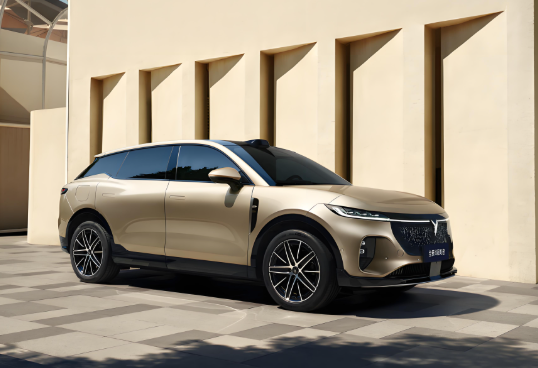 全新岚图知音内饰设计曝光！岚图知音华为乾崑ADS 4.0+鸿蒙5.0座舱！