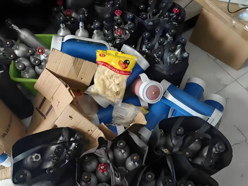 女子入住民宿发现疑似“笑气”罐 “笑气”罐 有什么危害?